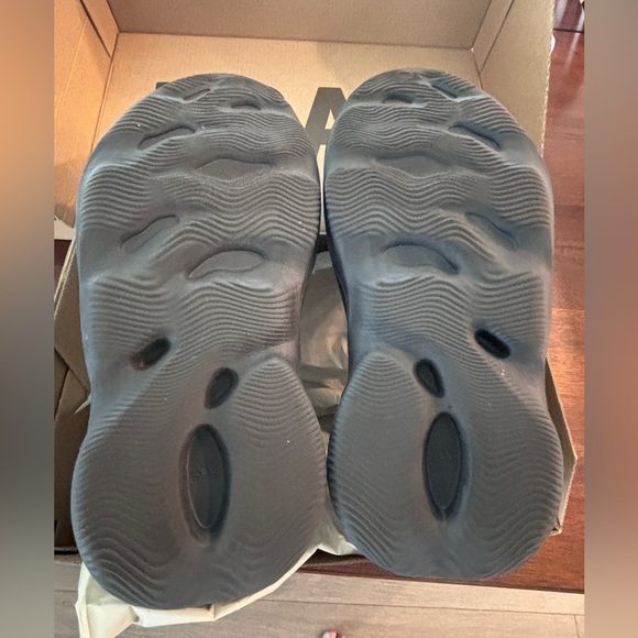 Adidas Yeezy Foam Runner ‘Onyx’ size 9 Men’s - Picture 7 of 7